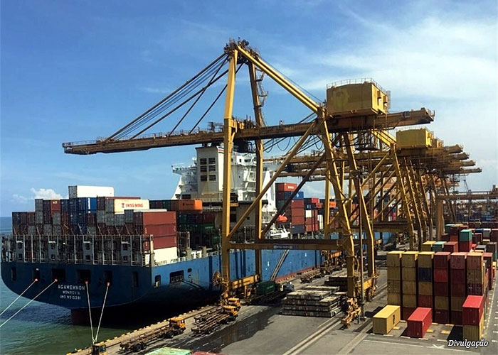 navio-conteineres-porto
