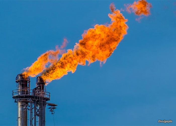tocha-queima-petroleo