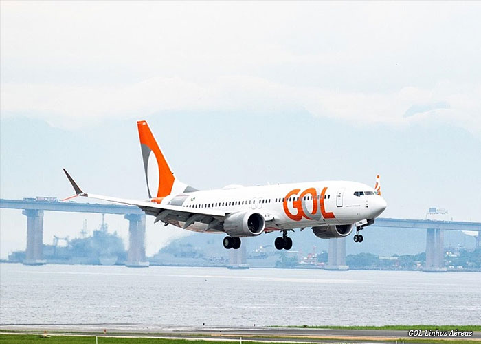 aviao-gol-pousando