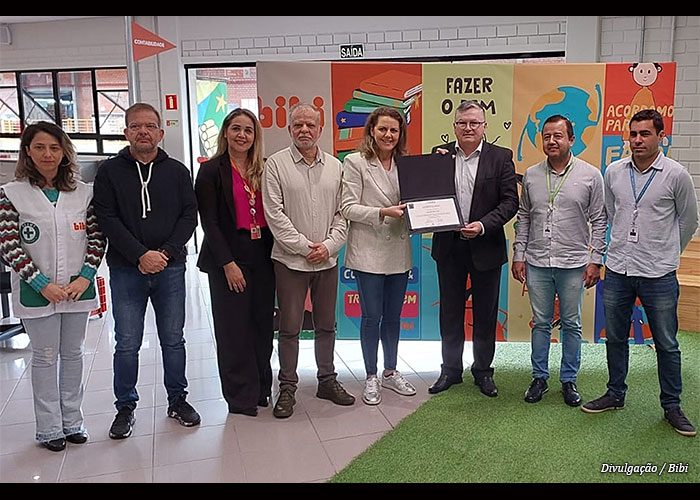 bibi-recebe-certificado