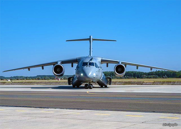 kc-390-pista