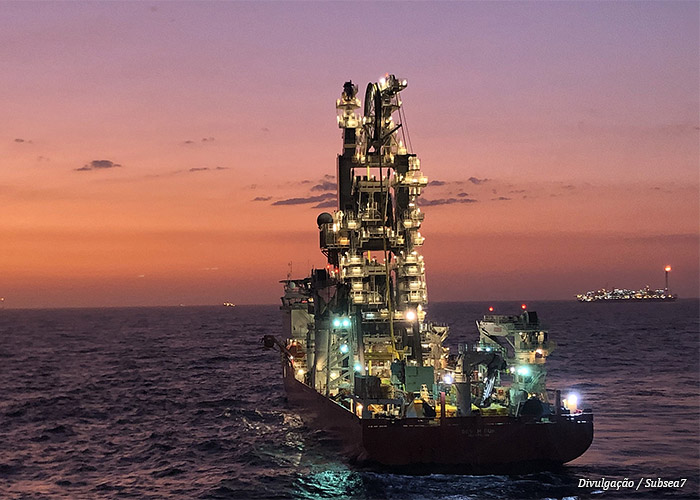 navio-subsea7-noite